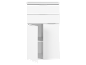 Cassettiera bianca con due cassetti e due armadietti, uno aperto.