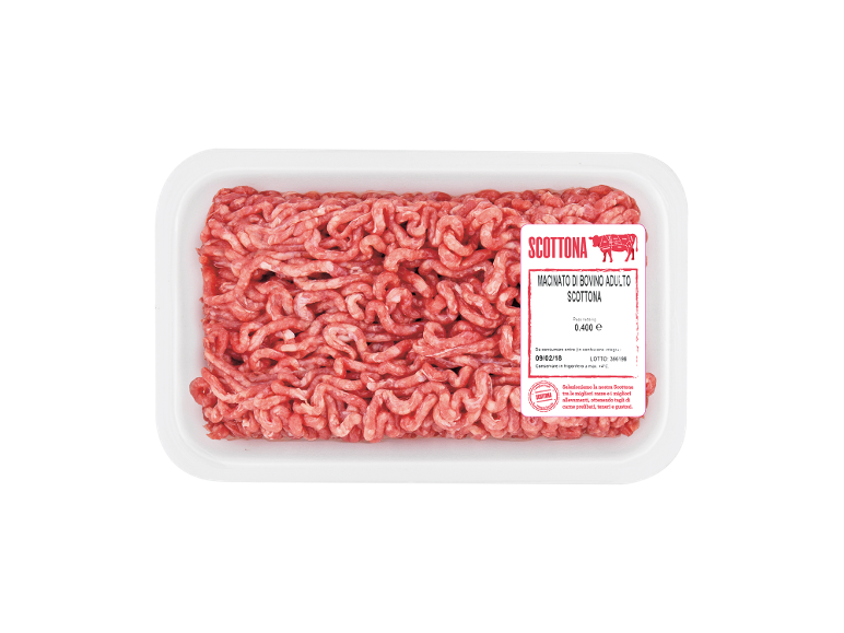 Vassoio di carne macinata con etichetta indicante peso e data di scadenza.