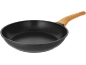 Padella antiaderente con manico in legno.