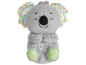 Peluche koala grigio con orecchie colorate, naso nero e zampe verdi a pois.