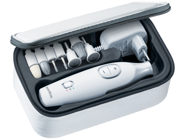 Kit elettrico per manicure e pedicure con accessori e caricabatterie in custodia.