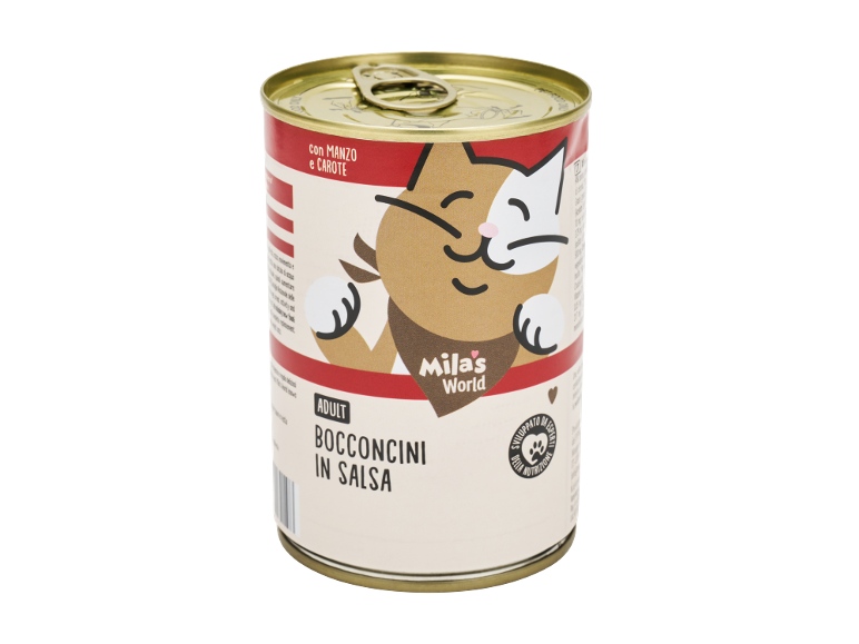 Cibo umido per gatti con manzo e carote in salsa, con un gatto stilizzato.