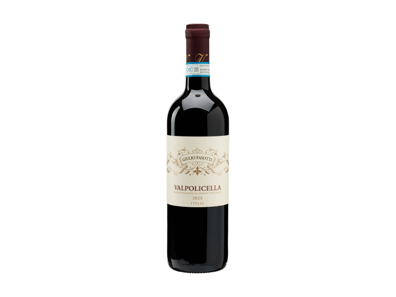 Bottiglia di vino rosso Giulio Pasotti Valpolicella su sfondo nero.