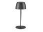 Lampada da tavolo nera opaca con paralume a cupola e base rotonda.