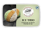 Gelato trio ai gusti stracciatella, nocciola e pistacchio in un contenitore.
