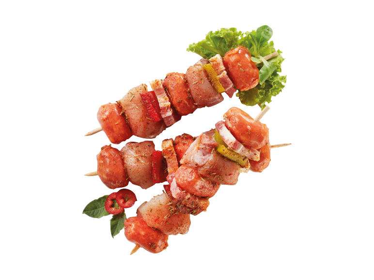Spiedini di carne e salsiccia con verdure fresche