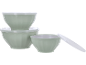 Set di tre ciotole per mescolare verde chiaro con coperchi bianchi.