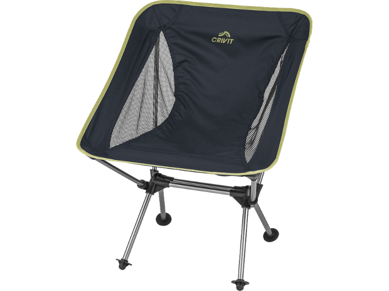 Sedia da campeggio pieghevole blu scuro con lati in rete e bordo giallo.
