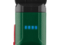 Primo piano di una batteria verde per utensili elettrici con quattro luci blu di indicazione della carica.