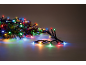 Luci di Natale LED multicolori con rami di abete, che creano un'atmosfera festosa.