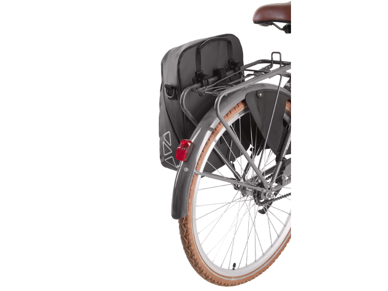 Borsa da bici grigia con luce posteriore rossa e pneumatico marrone su una bicicletta.