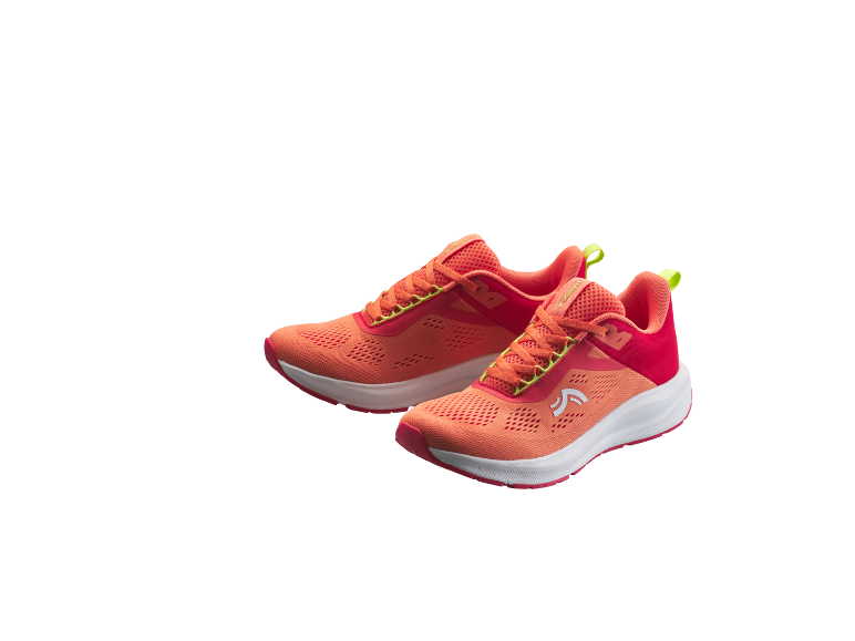 Un paio di scarpe da corsa arancioni e rosse con dettagli gialli.