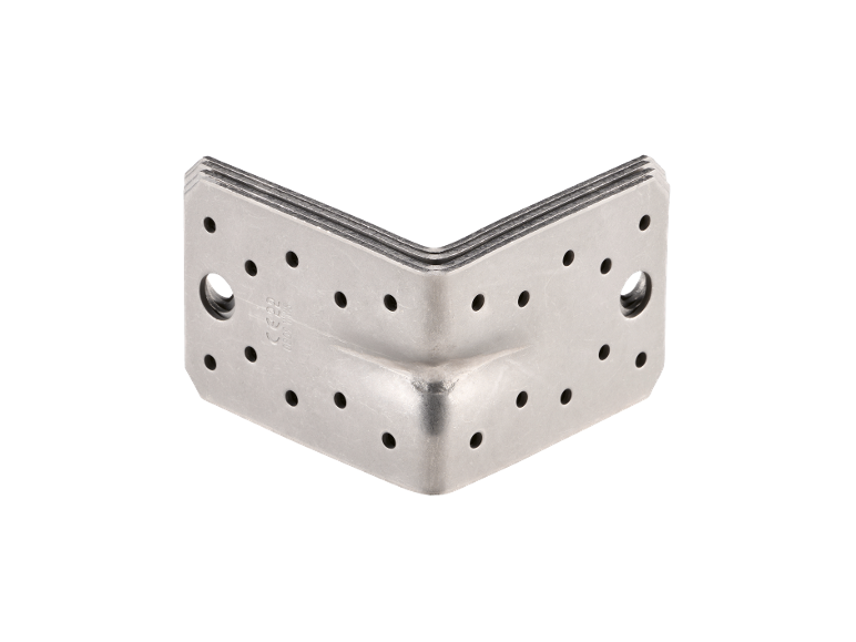 Connettore angolare metallico con fori multipli e marcatura CE, su sfondo nero.