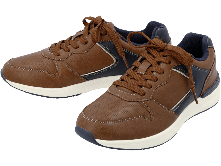 Scarpe da ginnastica marroni e blu scuro con lacci marroni e suola bianca.