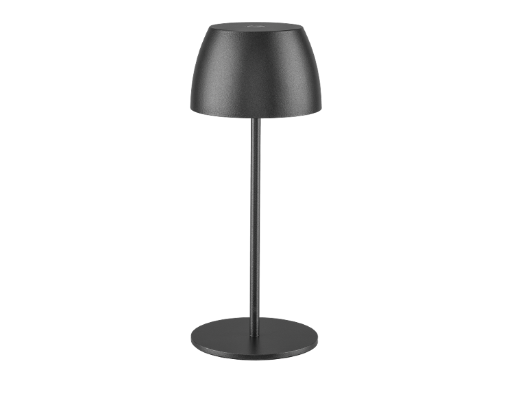 Lampada da tavolo nera opaca con paralume a cupola e base rotonda.