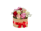 Scatola regalo rotonda con fiocco rosso, piena di rose di vari colori e gypsophila.