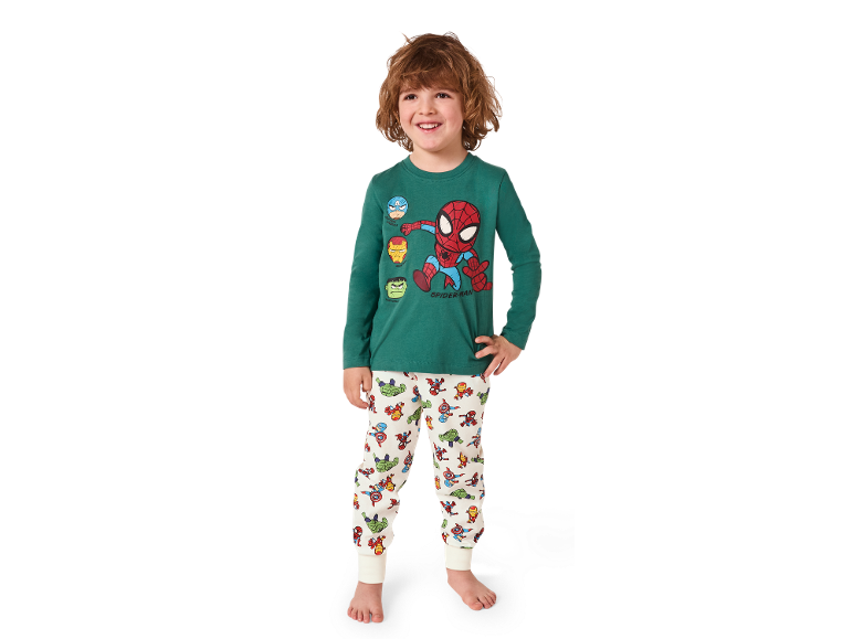 Pigiama verde per bambini con stampe di supereroi e pantaloni bianchi a fantasia.
