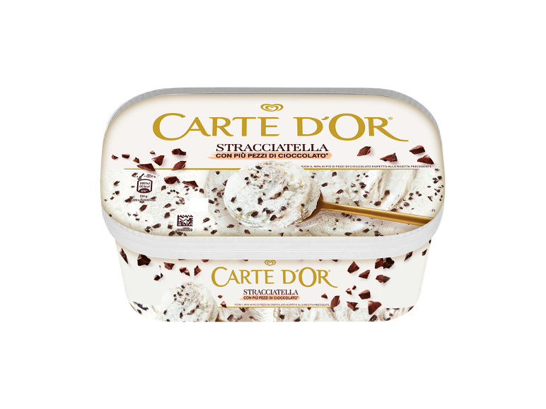 Contenitore di gelato bianco stracciatella con scaglie di cioccolato, con un cucchiaio all'interno.