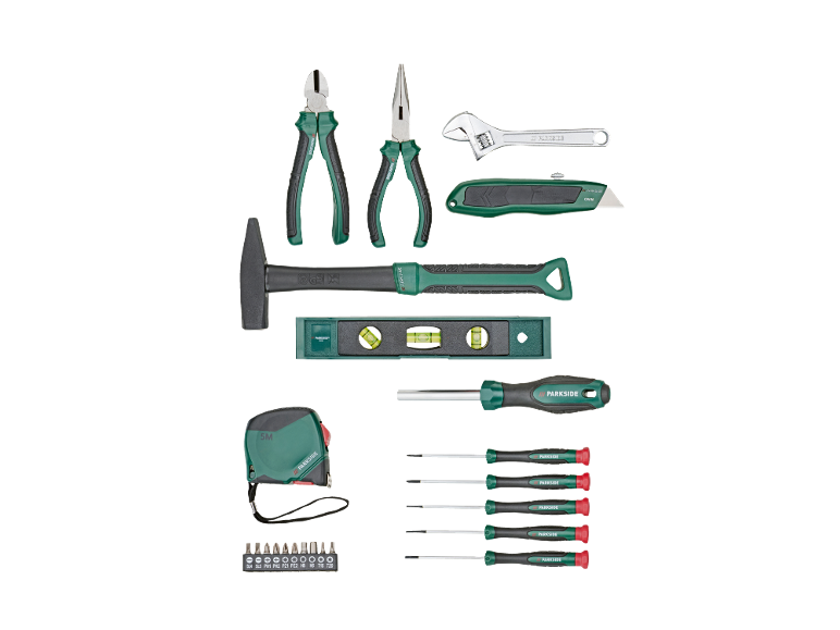 Assortimento di utensili manuali con martello, pinze, cacciaviti e metro a nastro.