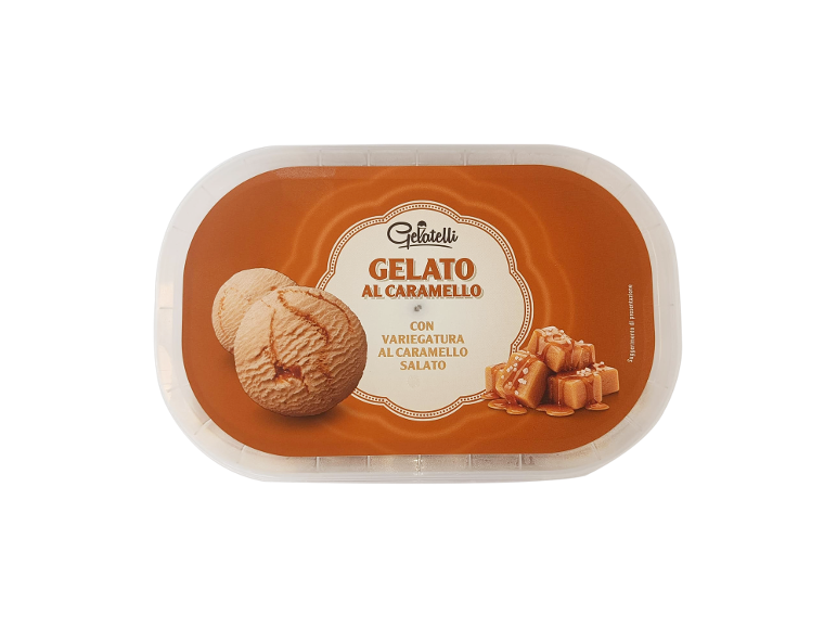 Gelato al caramello con variegatura al caramello salato e pezzi di caramello.