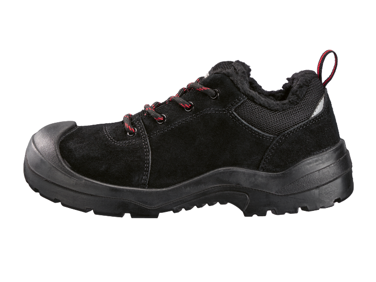 Scarpa antinfortunistica nera con lacci rossi e neri, fodera in pelliccia sintetica.