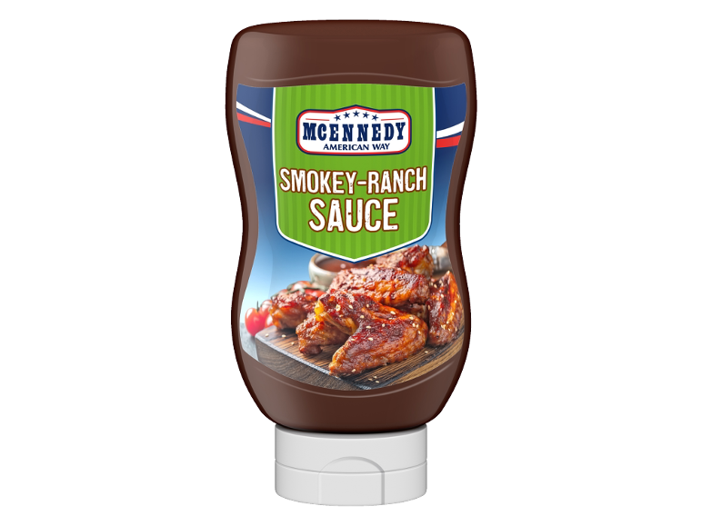 Bottiglia di salsa barbecue con ali di pollo e la scritta 'Smokey-Ranch Sauce'.