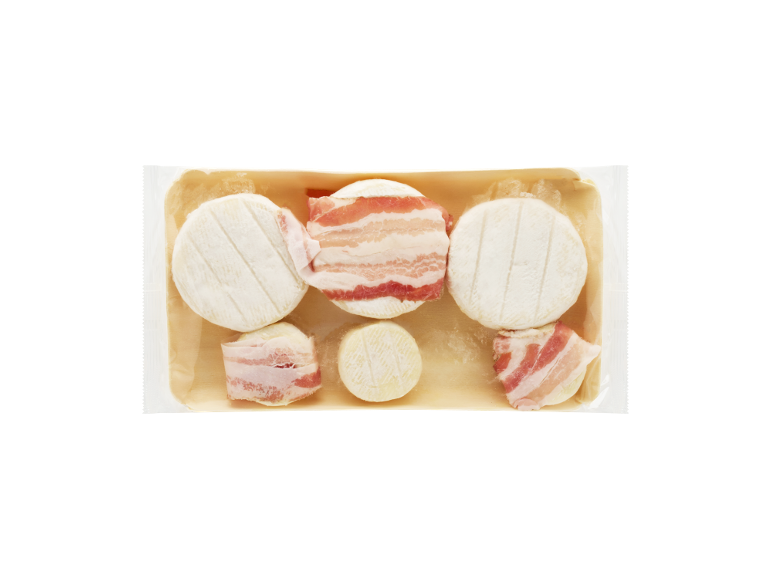 Formaggi di capra rotondi con e senza pancetta, sottovuoto.