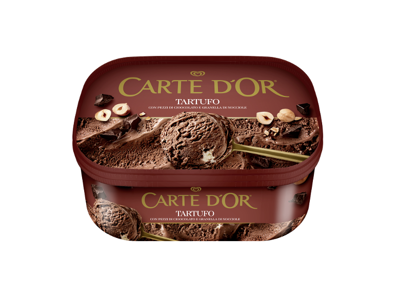 Due confezioni di gelato al cioccolato con pezzi di cioccolato e granella di nocciole.