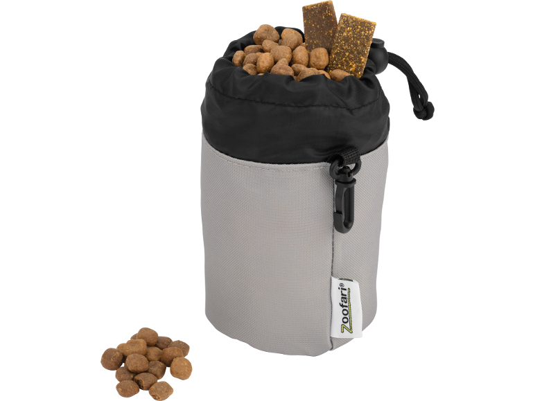 Borsa per snack per animali domestici grigia e nera con cibo secco e barrette di snack.