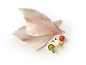 Filetti di pesce crudo con pomodoro, zucchine e spezie.