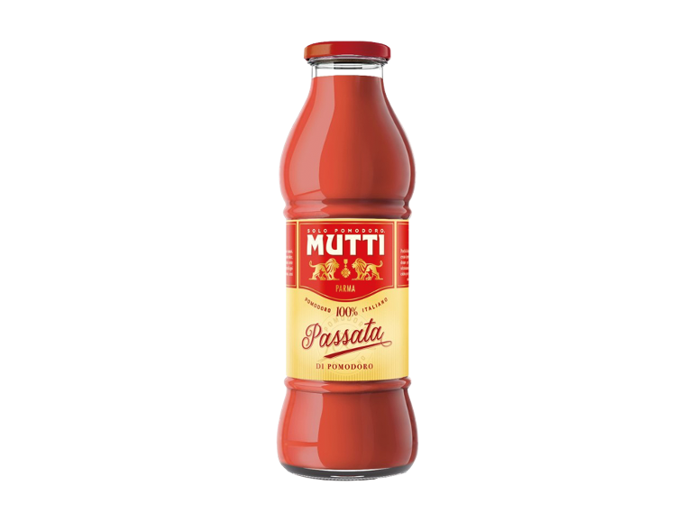 Bottiglia di passata di pomodoro con etichetta gialla e rossa.