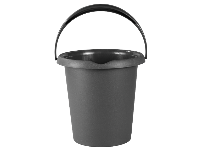 Secchio grigio con manico nero e beccuccio.