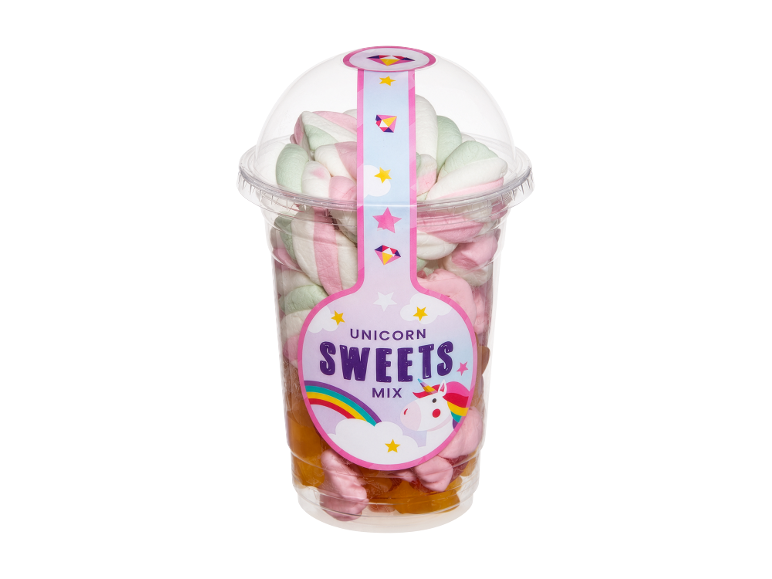 Mix di dolcetti unicorno: bicchiere trasparente con marshmallow bianchi, rosa e verdi e gelatina di frutta.