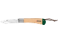 Coltello pieghevole con manico in legno, base verde e cinturino in pelle.