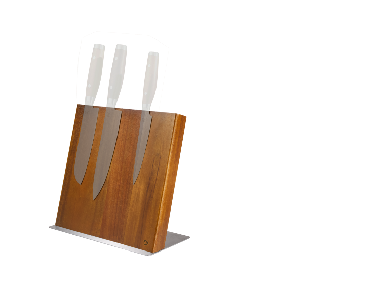 Ceppo portacoltelli in legno con tre coltelli da cucina con manici trasparenti.