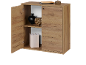 Mobile in legno con anta aperta, vaso nero, decoro dorato e libri.