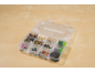 Scatola organizer con accessori per utensili rotanti, come dischi abrasivi e spazzole.