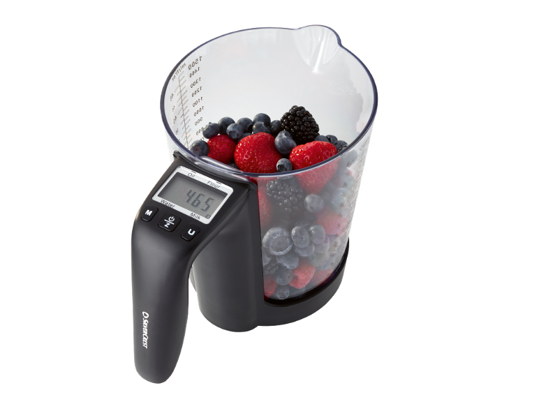 Bilancia da cucina con misurino pieno di frutti di bosco, che mostra 465.