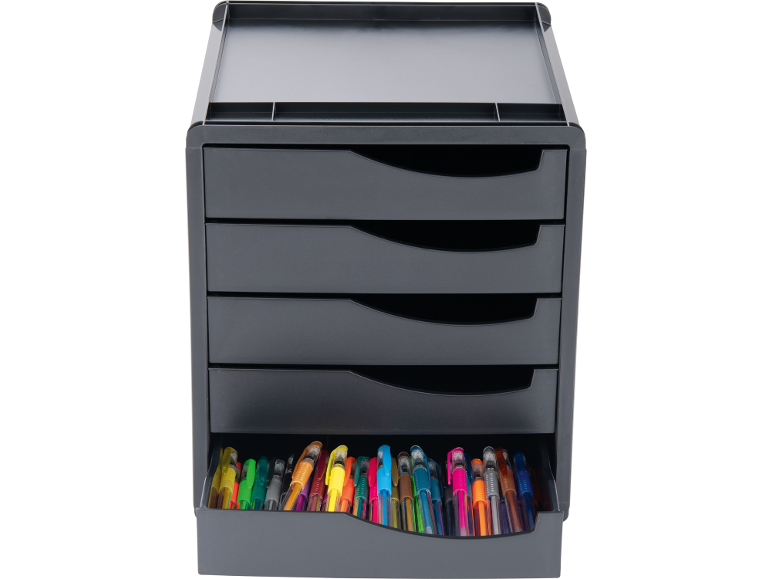 Organizzatore da scrivania grigio scuro con quattro cassetti pieni di penne colorate.