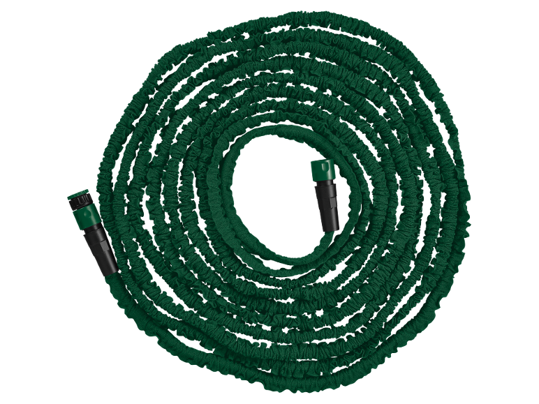 Tubo da giardino verde avvolto a spirale con connettori neri e verdi.