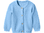 Cardigan per neonato azzurro con bottoni in legno.