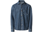 Camicia di jeans blu a maniche lunghe con bottoni e taschino sul petto.