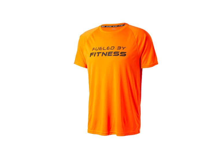 Maglietta sportiva arancione con la scritta «FUELED BY FITNESS».