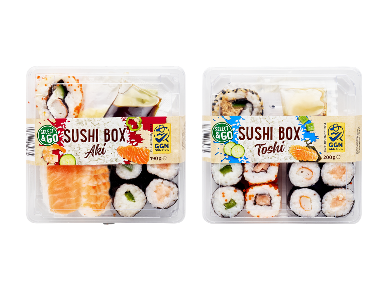 Due scatole di sushi con varietà Aki e Toshi, con salmone, riso e verdure.