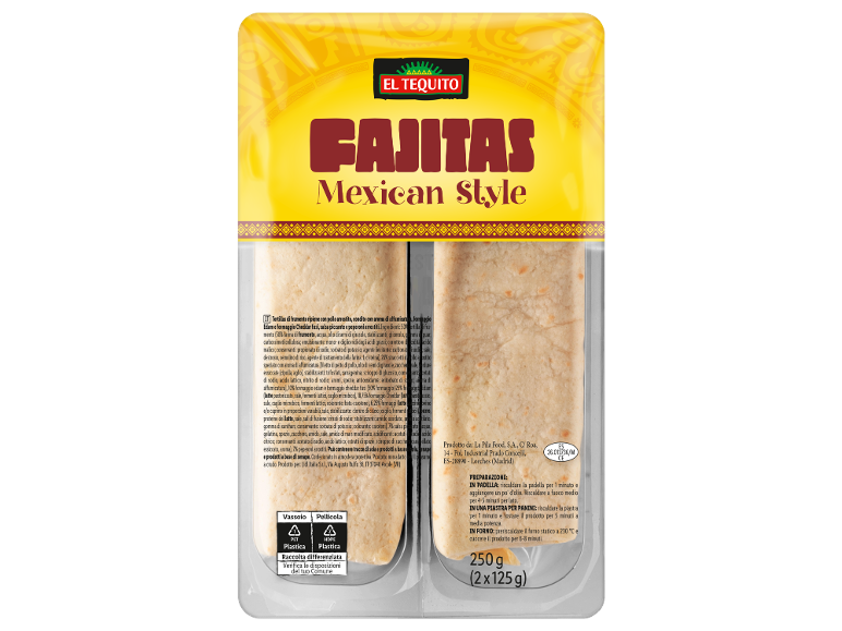 Fajitas in stile messicano con ripieno di pollo, formaggio e salsa piccante.
