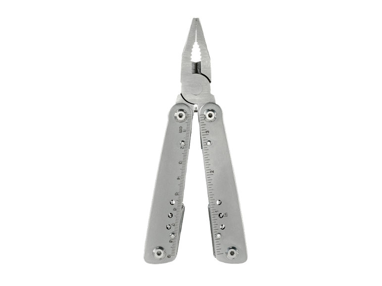 Multitool argentato con pinze e righelli su sfondo nero.