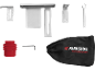 Set di attrezzi e accessori, inclusi supporti metallici, una chiave, un adattatore rosso e una borsa nera.