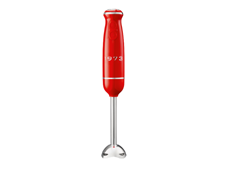 Frullatore a immersione rosso con dettagli argentati e testo '1973'.