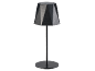 Lampada da tavolo nera con paralume geometrico e base rotonda.