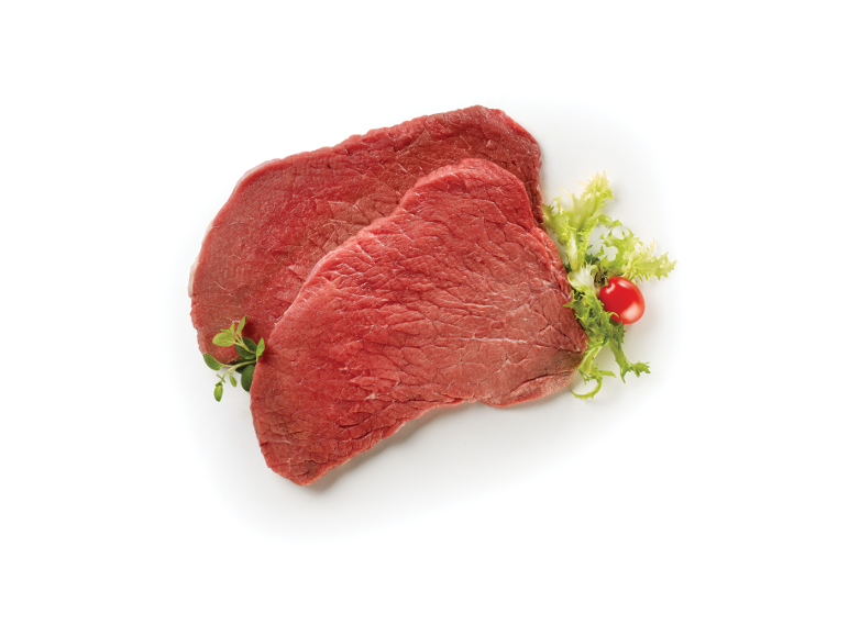 Due fette di carne cruda con guarnizione di foglie verdi e pomodorino.